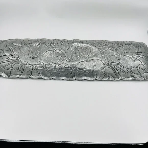 1990 Arthur Court Aluminum Bunny Oblong Serving Tray and cheese slicer - Picture 4 of 5